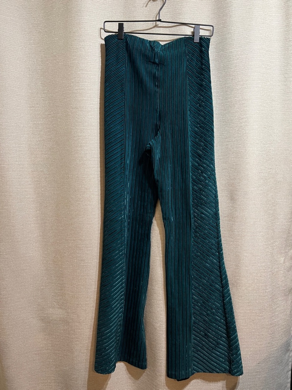 Free People Pull On Green Velvet Flare Pants - Sz M NWT Boho Whimsical - Picture 2 of 10